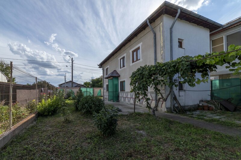 Tartasesti, str. Principala, 3040 mp teren, P+1, casa 1998, deschidere 12 m