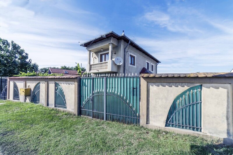 Tartasesti, str. Principala, 3040 mp teren, P+1, casa 1998, deschidere 12 m