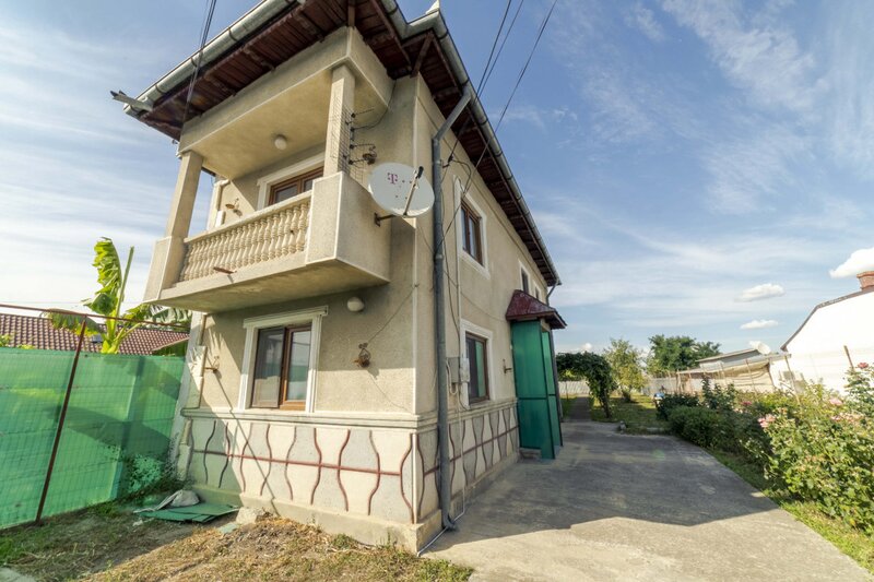 Tartasesti, str. Principala, 3040 mp teren, P+1, casa 1998, deschidere 12 m