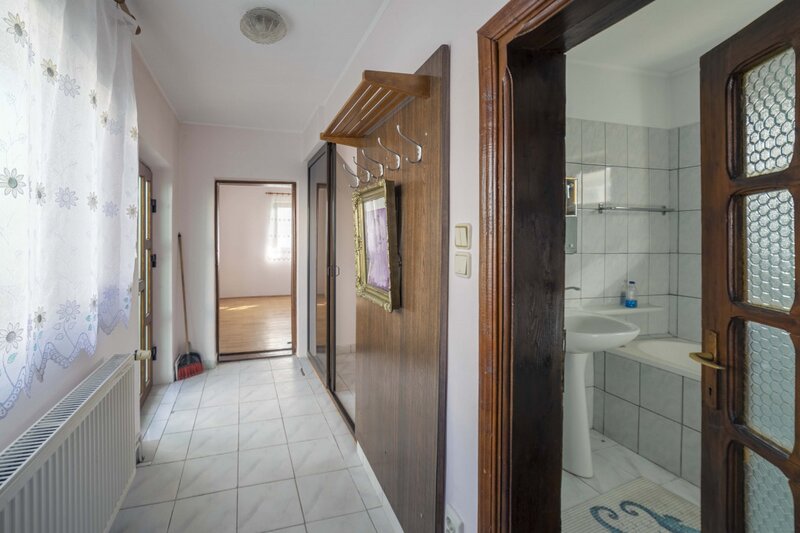 Tartasesti, str. Principala, 3040 mp teren, P+1, casa 1998, deschidere 12 m