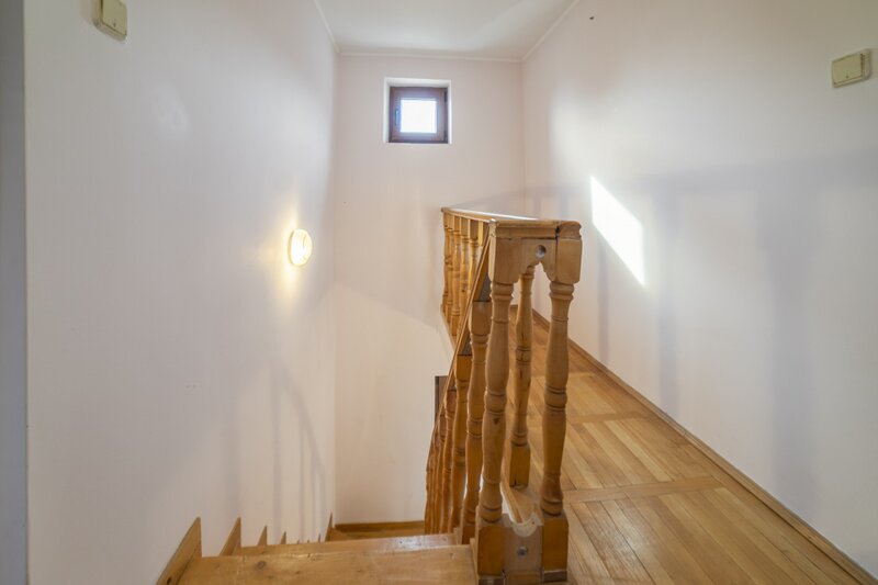 Tartasesti, str. Principala, 3040 mp teren, P+1, casa 1998, deschidere 12 m