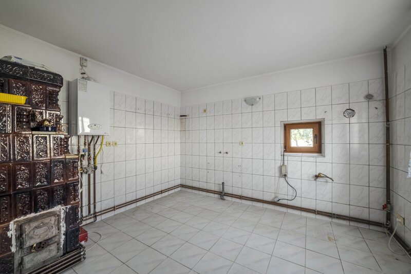 Tartasesti, str. Principala, 3040 mp teren, P+1, casa 1998, deschidere 12 m