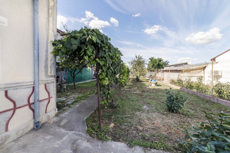 Tartasesti, str. Principala, 3040 mp teren, P+1, casa 1998, deschidere 12 m